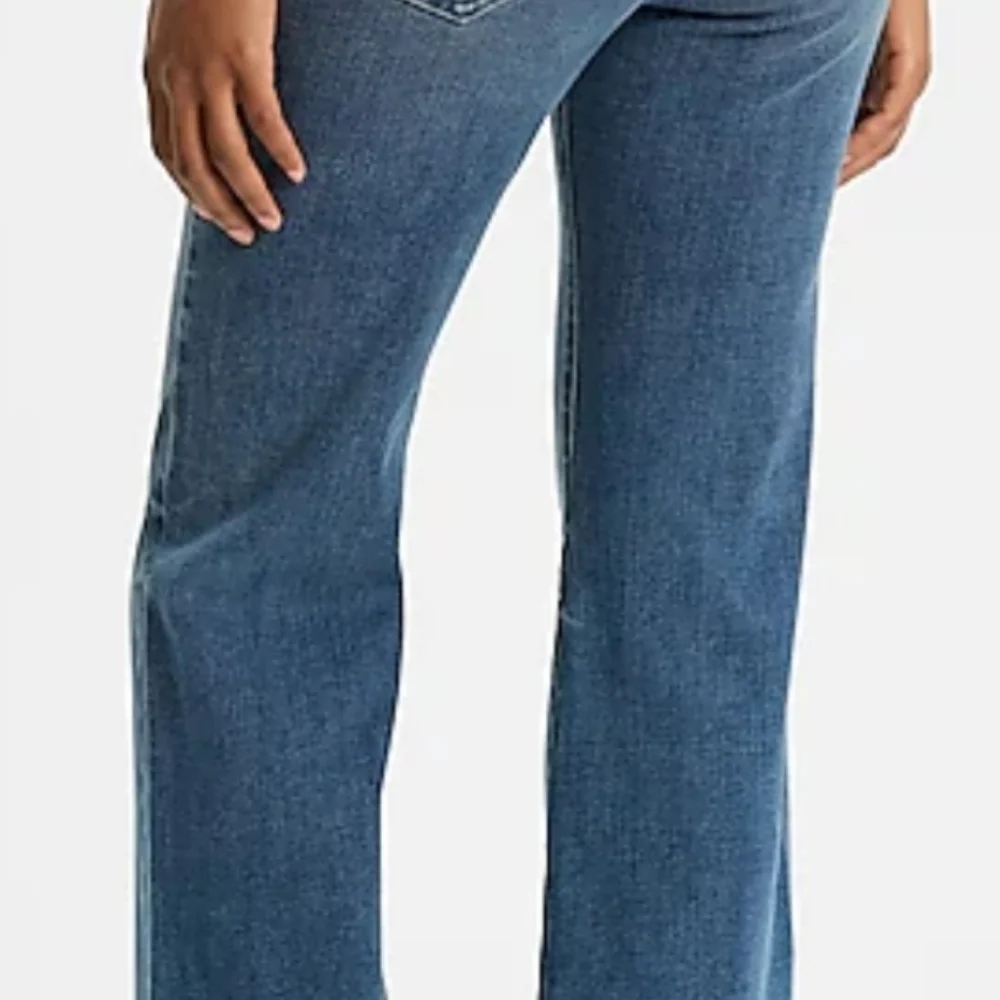 Express Women's Mid Rise Medium Wash FlexX '70s Flare Jeans - Picture 12 of 15